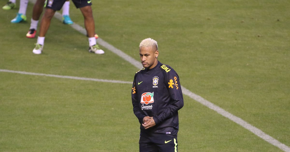 Neymar durante un entrenamiento con la selección de Brasil